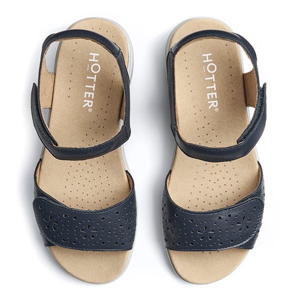Leah - Image 12